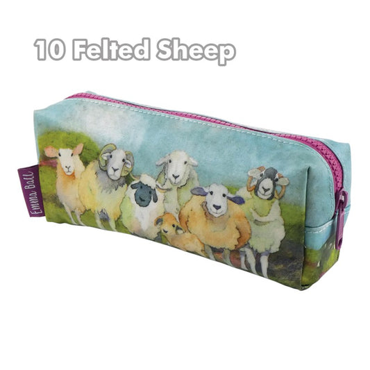 Etui aus gewachster Baumwolle von Emma Ball