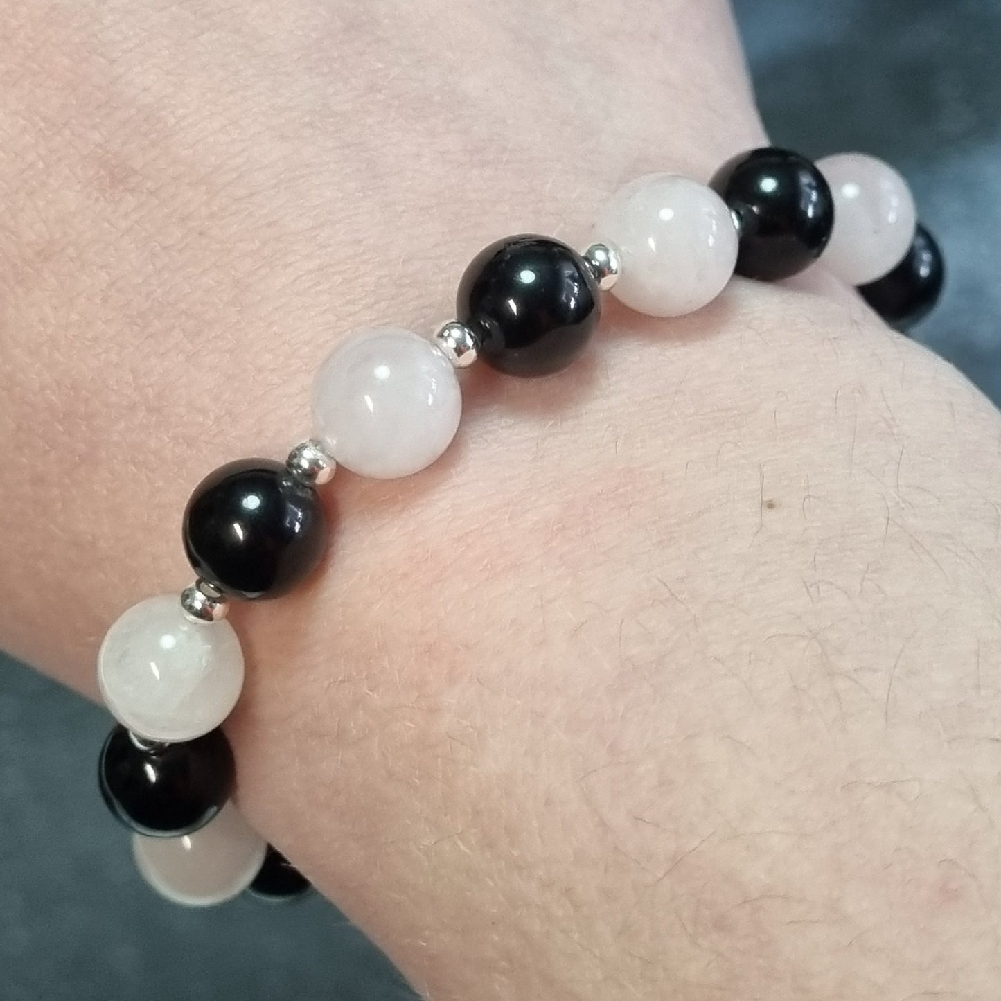 Turmalin & Rosenquarz Edelsteinarmband 8,5 mm – Schutz & Liebe